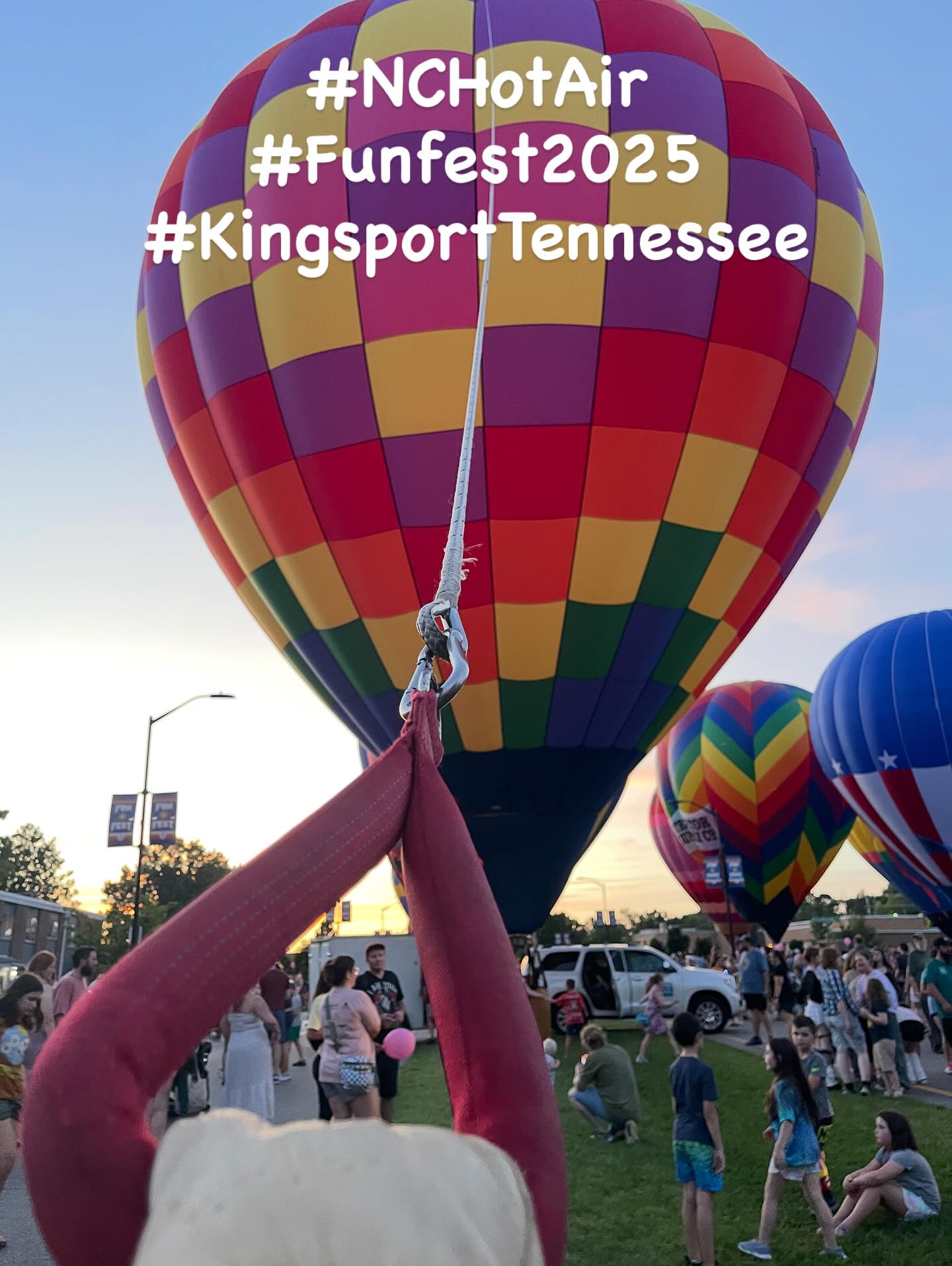 🎈✨ Kingsport, You Were Incredible! ✨🎈
Our NC hot air balloon crew had an amazing time at Fun Fest 2025 in Kingsport, Tennessee this past weekend! From gorgeous glows to amazing firework displays, it was an unforgettable weekend full of sky-high adventure and community spirit.
Thank you to everyone who came out to see the balloons, cheer us on, and share in the magic. 💙🧡 Special shoutout to the Kingsport Police Department and all the event organizers for keeping everything running smoothly!
Already dreaming of next year… until then, we’ll be floating wherever the wind takes us!
#FunFest2025 #BalloonLife #HotAirBalloonFestival #NCBalloonCrew #KingsportTN #BalloonGlow #UpUpAndAway #PropaneAndPals #SkyHighViews #PilotLife